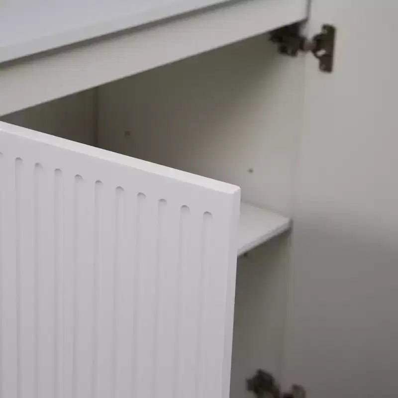 Buffet moderne de 144 cm avec panneaux latéraux rainurés et étagères réglables, blanc