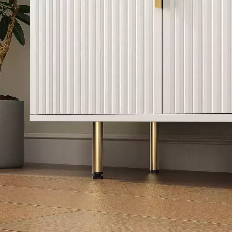 Buffet moderne de 144 cm avec panneaux latéraux rainurés et étagères réglables, blanc