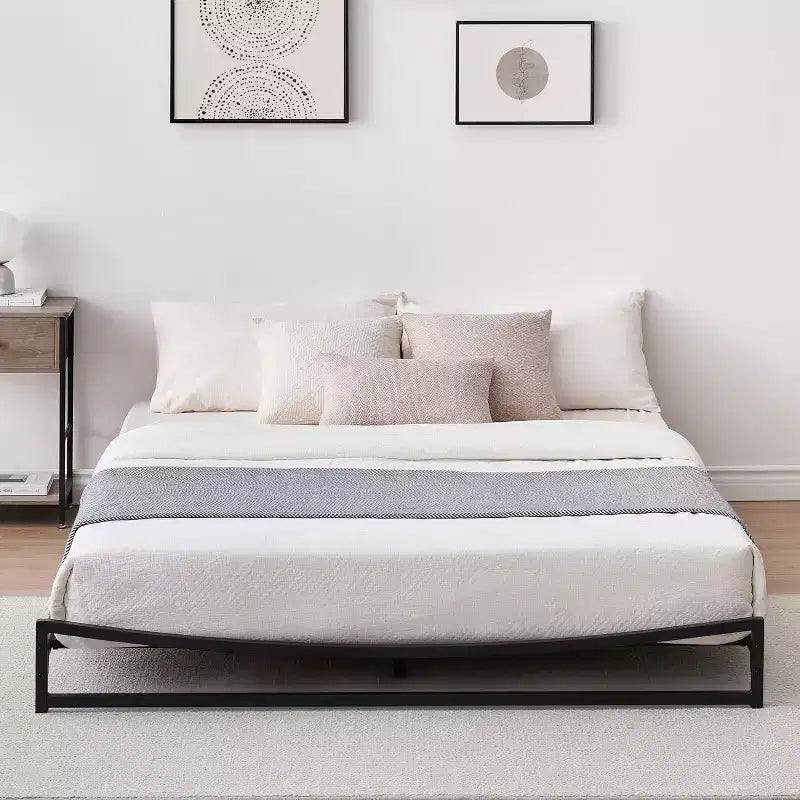 Cadre de lit plateforme en métal profil bas pour lit Queen, tête de lit concave, aucun sommier tapissier requis, 25x167x17 po