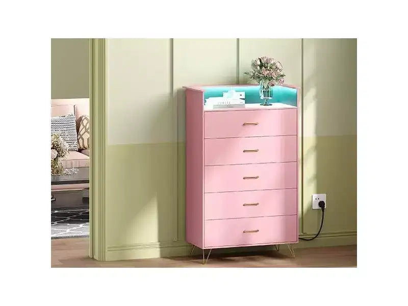 Commode haute moderne à 5 tiroirs pour chambre à coucher, commode en bois avec glissières à fermeture silencieuse, résistante à l'eau, 84,6 x 42,4 x 134,9 cm